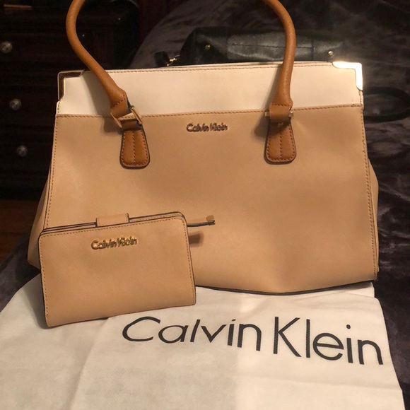 Calvin Klein good condition purse and wallet set - Picture 1 of 4
